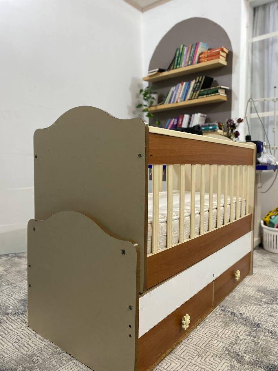 دەستی دووی چوارقورنە جۆلانە خاوێن و پوخت ماوەتەوە دۆشەکی خۆی لەگەڵە نرخی گونجاوە بۆ نرخ تەلەفۆن بەو ژمارەیە بکەن
***********
