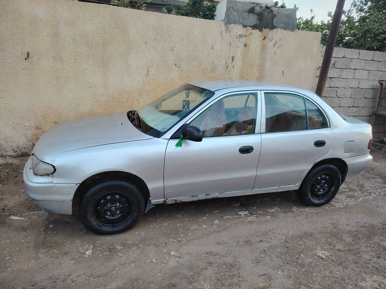 سلام عليكم شباب هونداي البيع موديل 96 سياره جاهزه ما بيهه اي نقص رقم بغداد سعر 23 وبيهه مجال *********** /*********** مكاني ديالى الخالص
