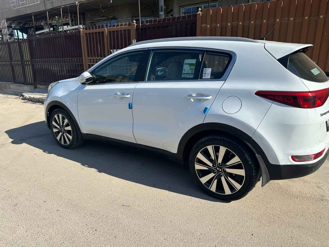 السلام عليكم للبيع كيا سبورتج رقم بغداد 
موديل 2017 ماشية 94
السيارة مكفولة من الصبغ 
مكينة وكير كفالة تبريد وصدر ورقم جديد وهزة جديدة 
العنوان بغداد الكرخ 
السعر 175
رقم الهاتف  
***********
