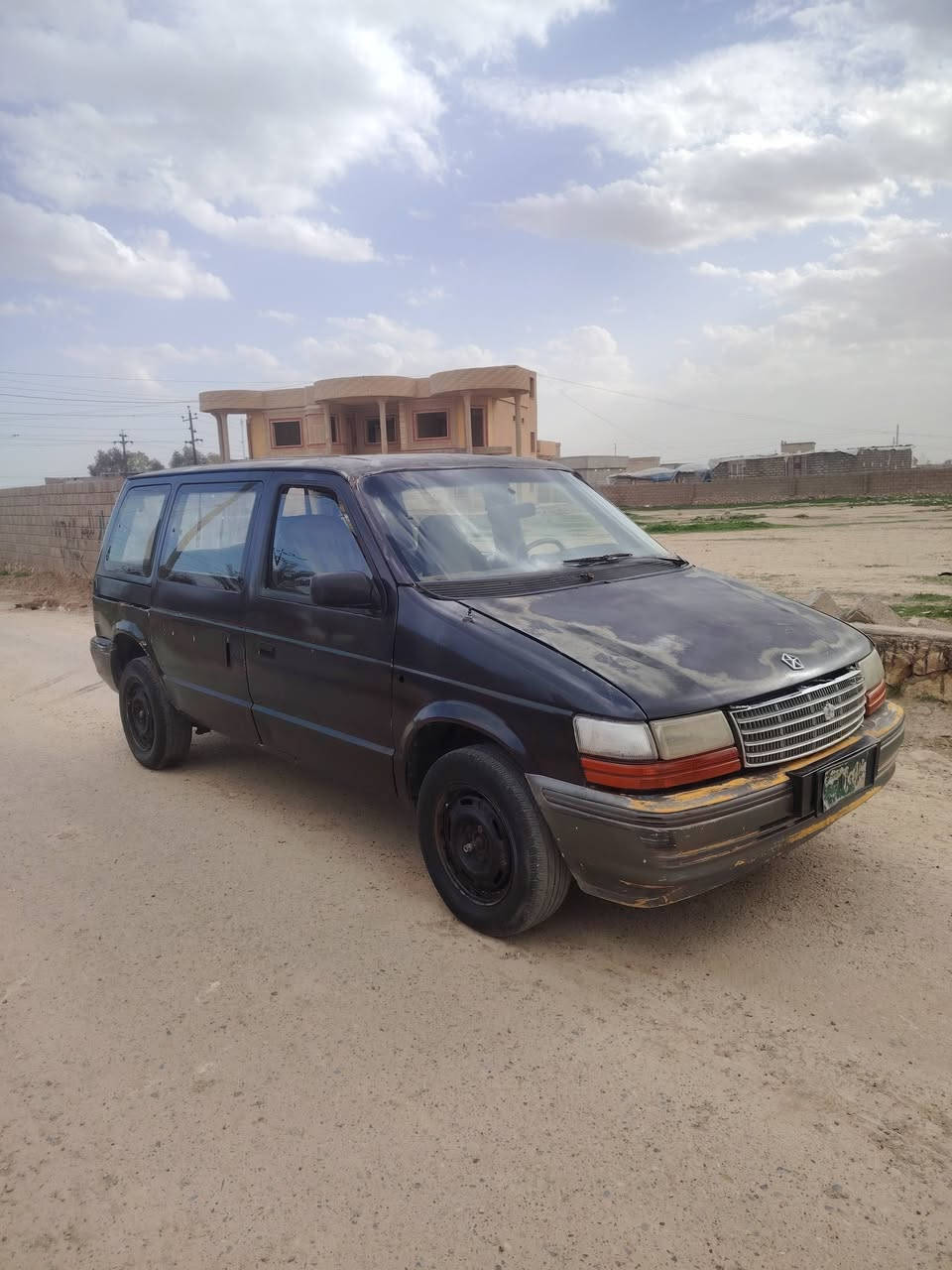 سلام عليكم كلايزر بتره  للبيع  موديل 90 محرك وكير فول نضافه تواير حيل زينات  ماندل شرعيها ابيعك حبل السعر 10 وبيها مجال للطيبين  اتصل***********
