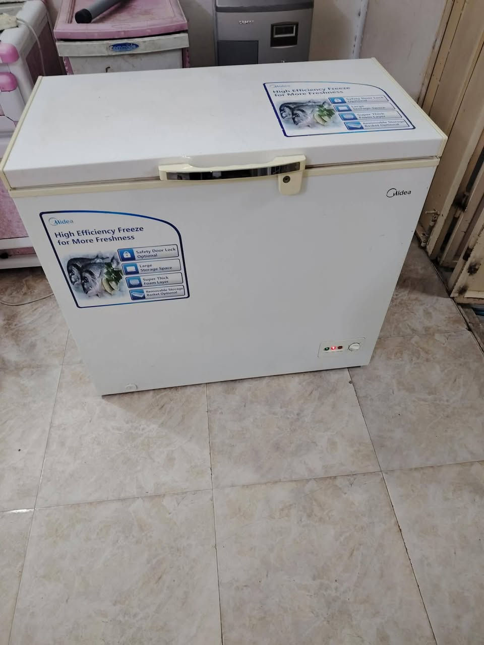 مجمده 14 قدم 
شغاله فول بلاديه 
موطور بلادي 
غاز بلادي 
السعر 150 
فلوجه


**إذا كنت صاحب هذا الإعلان وتريد حذفه لأي سبب، رجاءا أرسل رسالة إلى الدعم الفني**