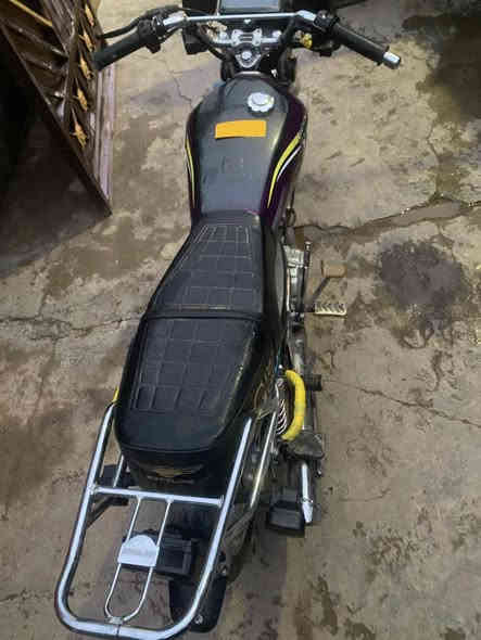 السلام عليكم 
دراجه تايكر 
موديل 25
وضع بلاد كلشي شغال شاشه  سماعات اشاير كل كهربائيات شغاله 
السعر 620 وبيها مجال اتصل وتدلل***********
