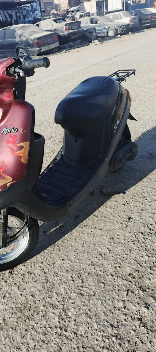 ذبانه بطه للبيع دراجه كامله وبيها كفرات 3

ثنين سود
واحد احمر موشم جمجمه

دراجه نص هندر تشتغل ما مفتوحه الدراجه

بس بيها نقص باتري و الخرز تعبانات الباقي كله تجي و تشوفه احله من الصور

مكاني كربلاء حي الوفاء السعر 450 وبيها مجال

***********
