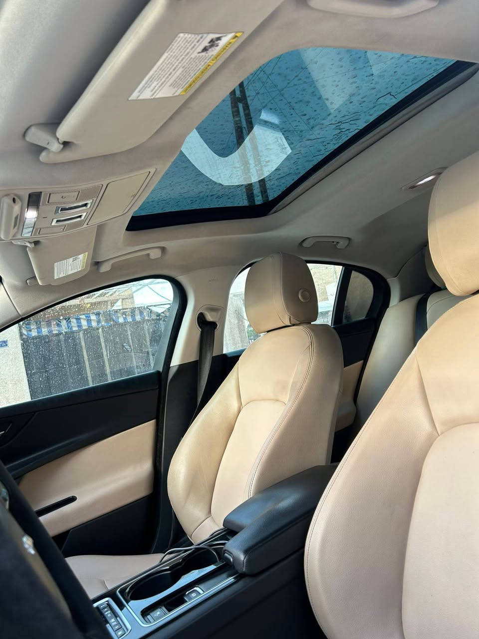 للبيع جاكوار XE بدون صبغ موديل 17 فول مواصفات 
التفاصيل 
بانوراما 
كشن جلد بلادي لون بيجي 
كير ماوس 
كامرة رادار امامي وجانبي مرايات كهربائي 
كشن خزن كهرباء عدد ٢ 
تحكم سرعة 
سكان فوليوم 
ويل كب اسود 
محرك ٤ سلندر توربو كاز مرغوب 
محرك مفتوح مجفت ادوات مال وكالة 
سيارة جدا راقية ومال كشخة 
رقم سليمانية مكانهة  بالسليمانية 
*********** يوجد واتس اب 
السعر 120  ورقة
