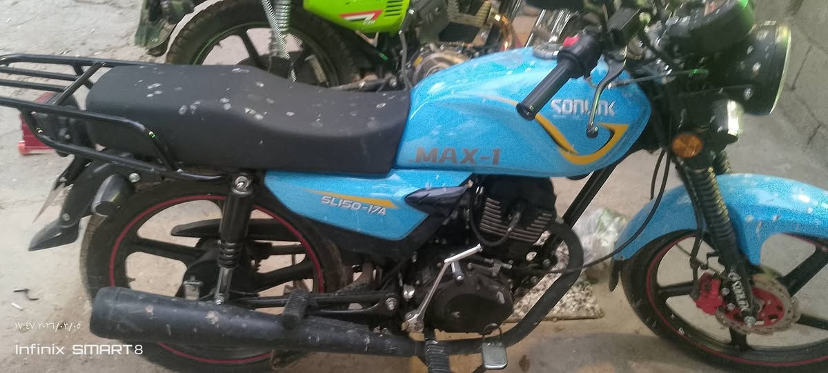 سلام وعليكم دراجه سونك للبيع موديل 25نازله بل 26/1يعني صار شهرين من منزلها علا ايدي ما بيها شي بس يراد كربائي معدل يعرفلك ليش الباتري يشحن بسرعه ويخلص شحن بسرعه فقط المكان مشتل بغداد السعر 900وبيها مجال  رقم ***********واتساب رصيد متواجد
