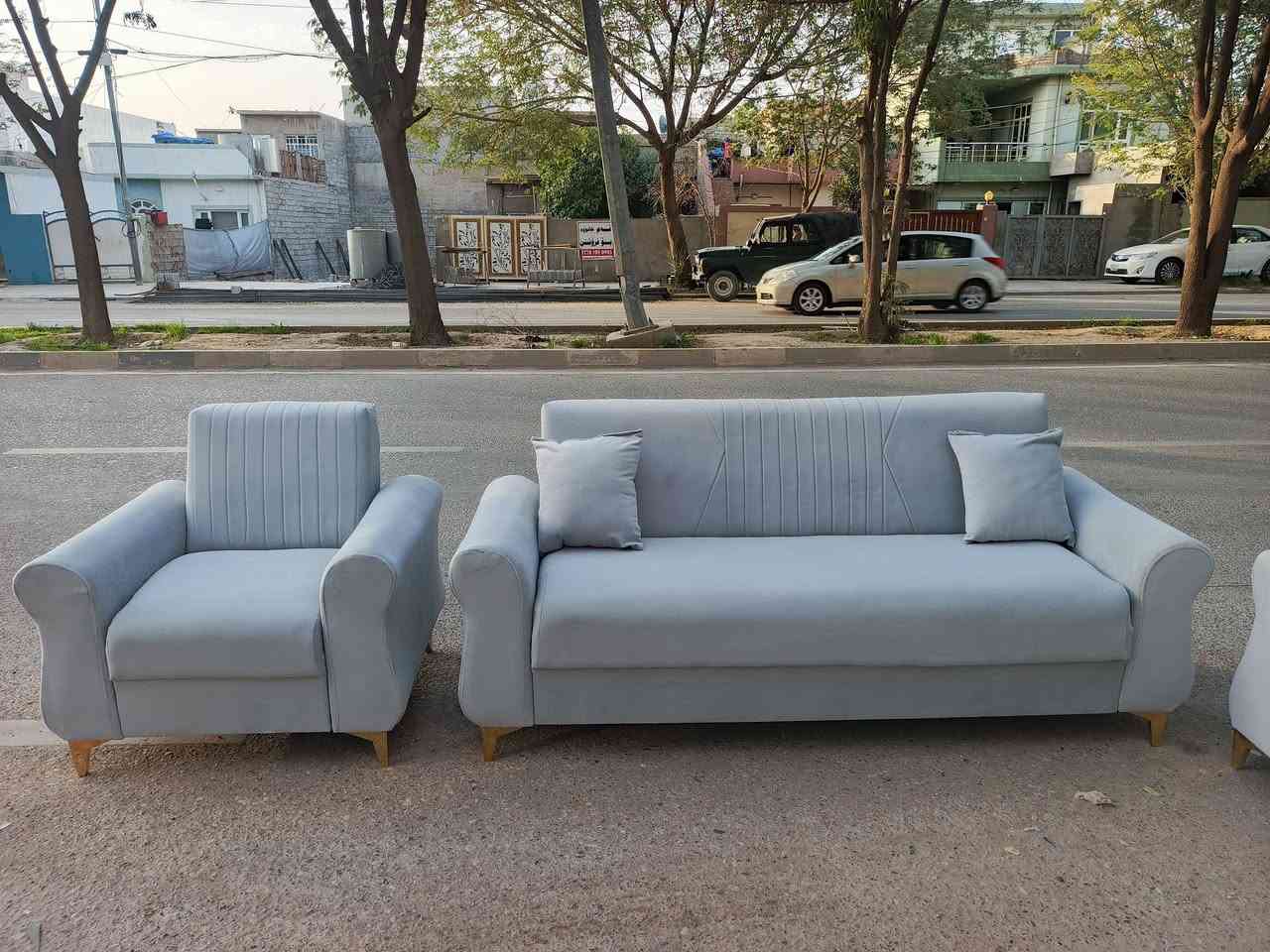 سلاوهاورییان
ئەم تاقمە قە نەفە ییەبۆ هاتوە
لۆک لۆکە بە کارنە هاتوە
ژ.م***********
شوین.کە لار
