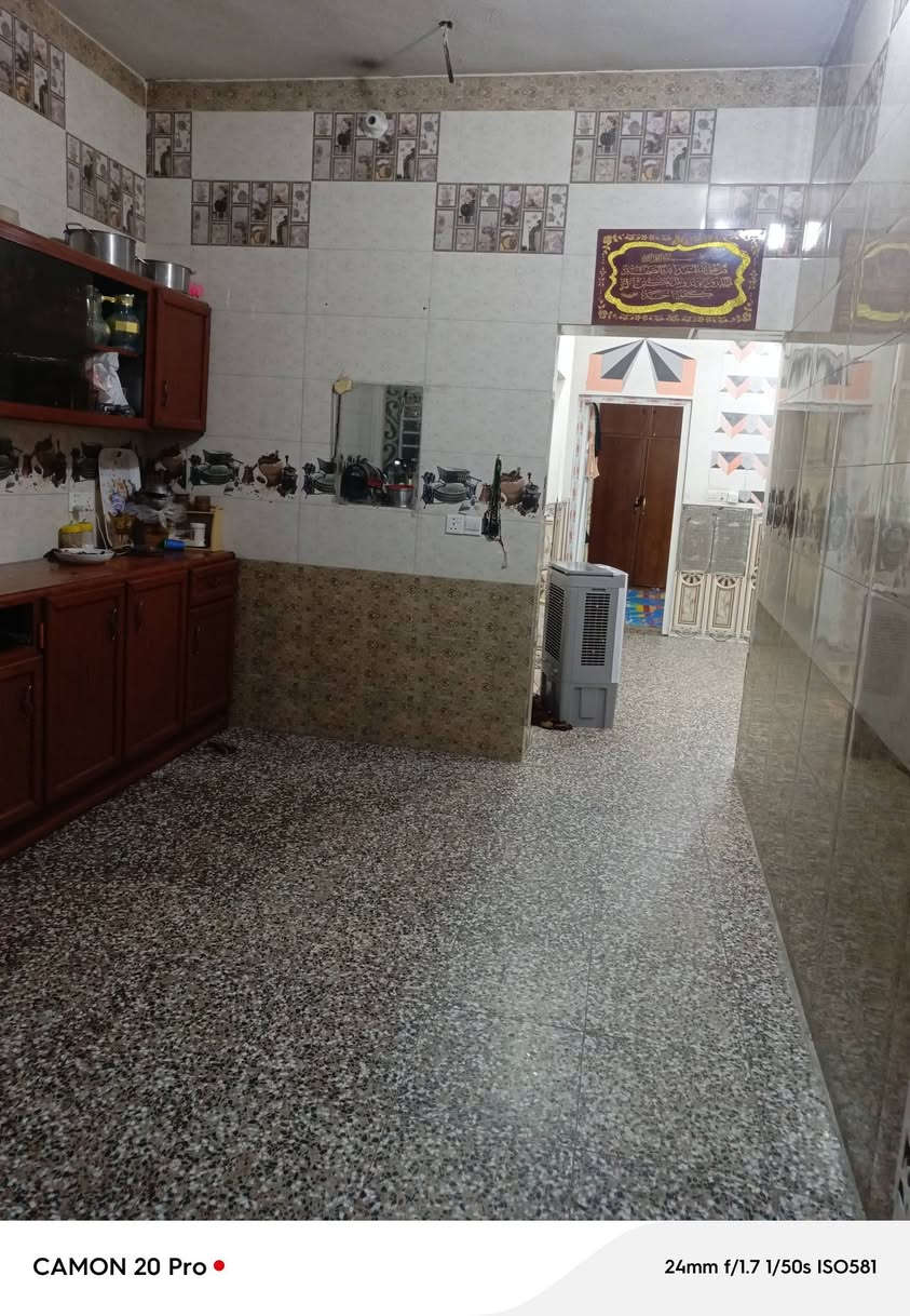 السلام عليكم  دار للبيع مساحه 100م طابق واحد فوك بيتونه وحمام العنوان شارع 60 شارع ابو طياره الستفسار اتصال ع رقم *********** ***********
