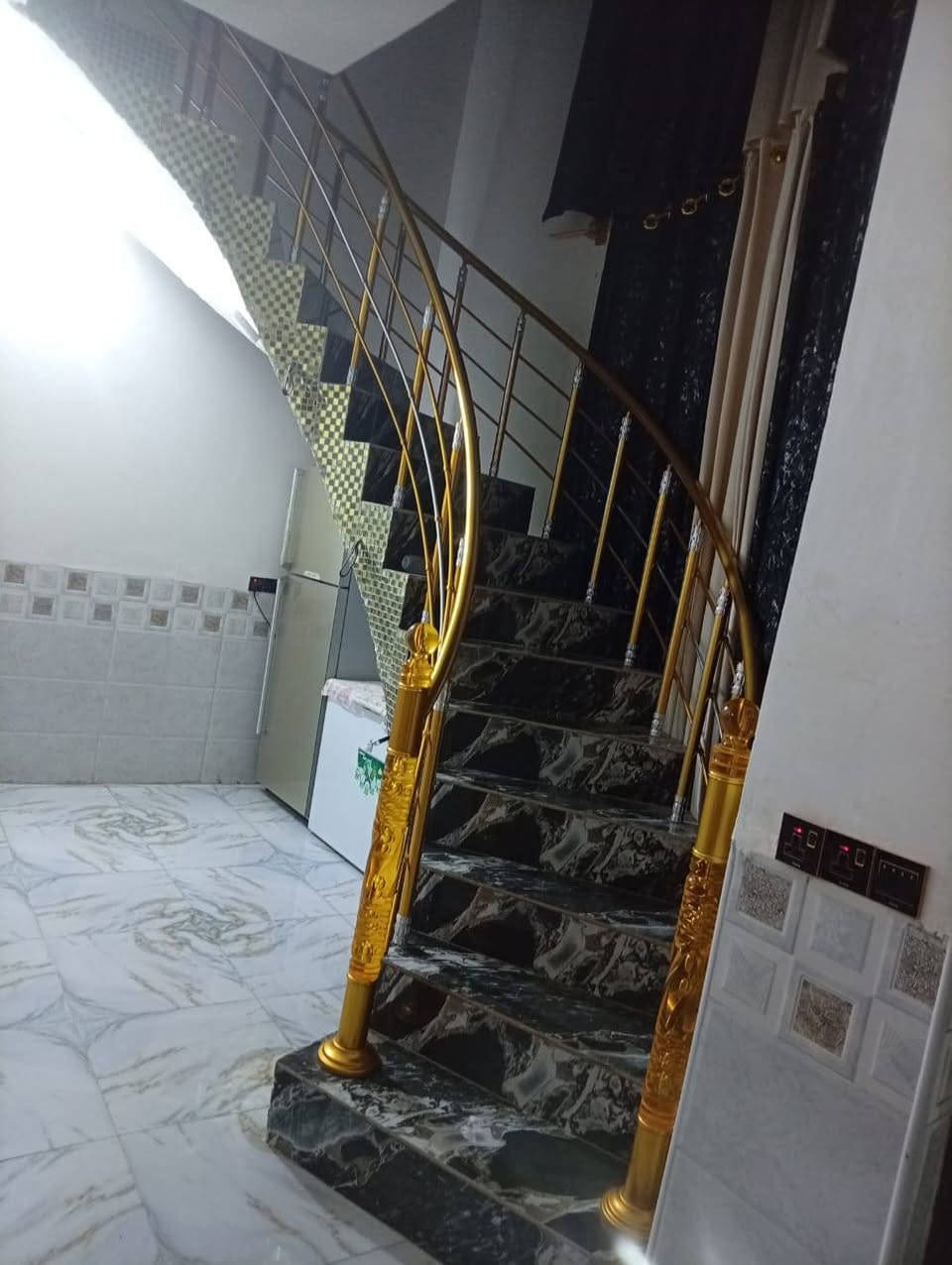 بيت مساحة 100م مربع  ركن عل شارعين طابو زراعي سند 25 يتكون من استقبال وهول وغرفة ومطبخ حار وبارد ومجمع صحيات داخلي وخارجي
موقع حي المصطفى 
للاستفسار اتصل *********** 
مامتواجد فيس
