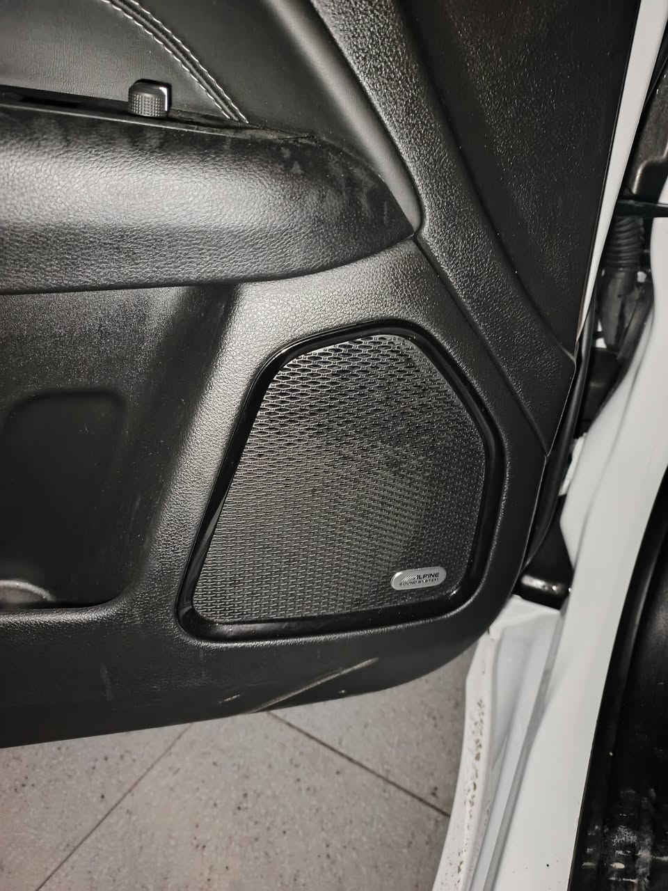 جیب كومباس لمتد
موديل2024 فول للاخير
ماشية 3 الف فقط
سيارة بدون صبغ باب مبدل بلادي نفس لون
سعر 198 
مكان كركوك ***********
