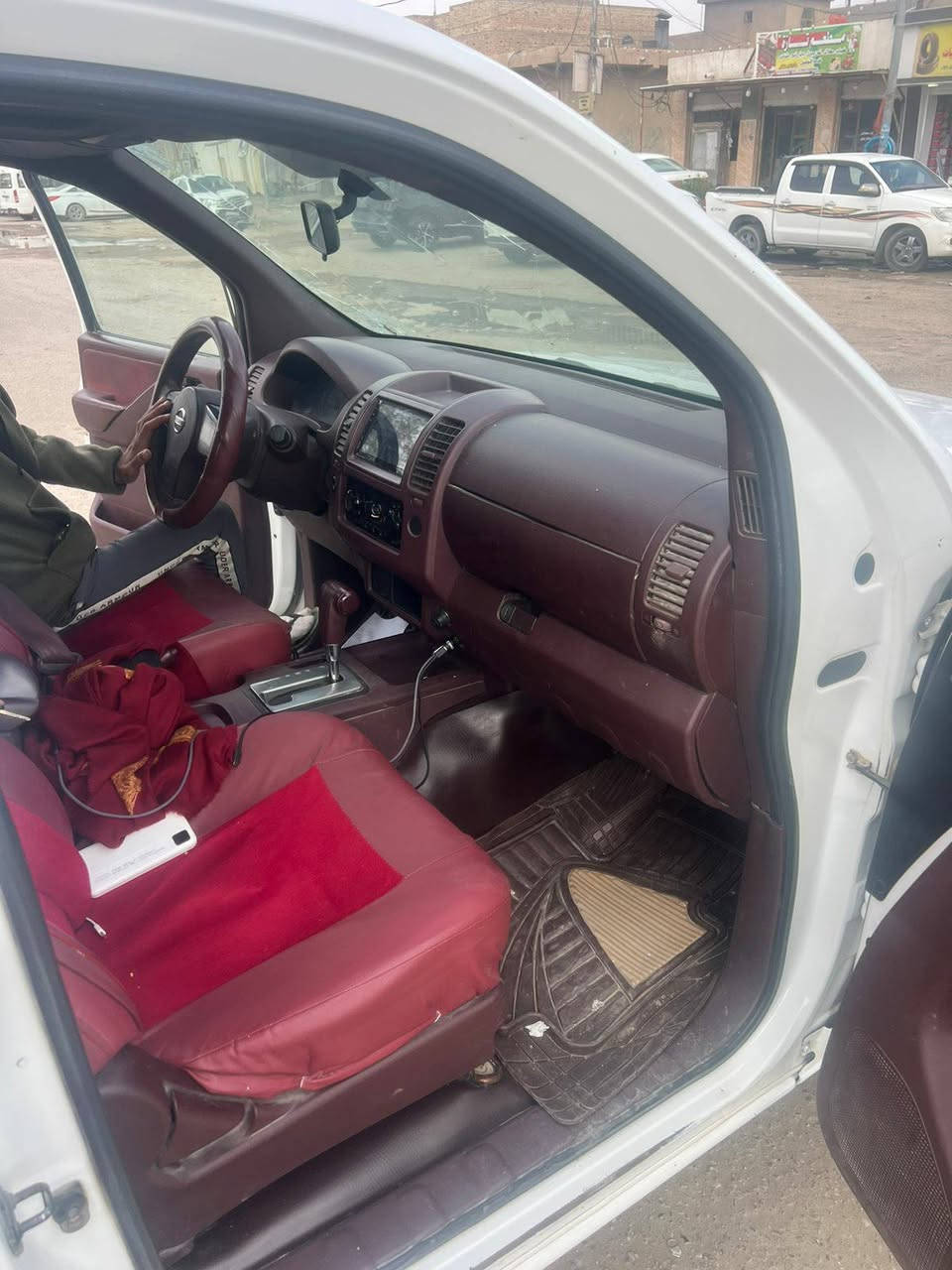 السلام عليكم نيفارا للبيع موديل 2014رقم ميسان سنوية جديدة 28رقم انكليزي تحويل مباشر محرك بيه تنقيص قليل تخم تاير حداديه جديد السيارة كفاله عامه 
السعر 105وبيها مجال 
هاذه رقم صاحب السيارة 
***********
