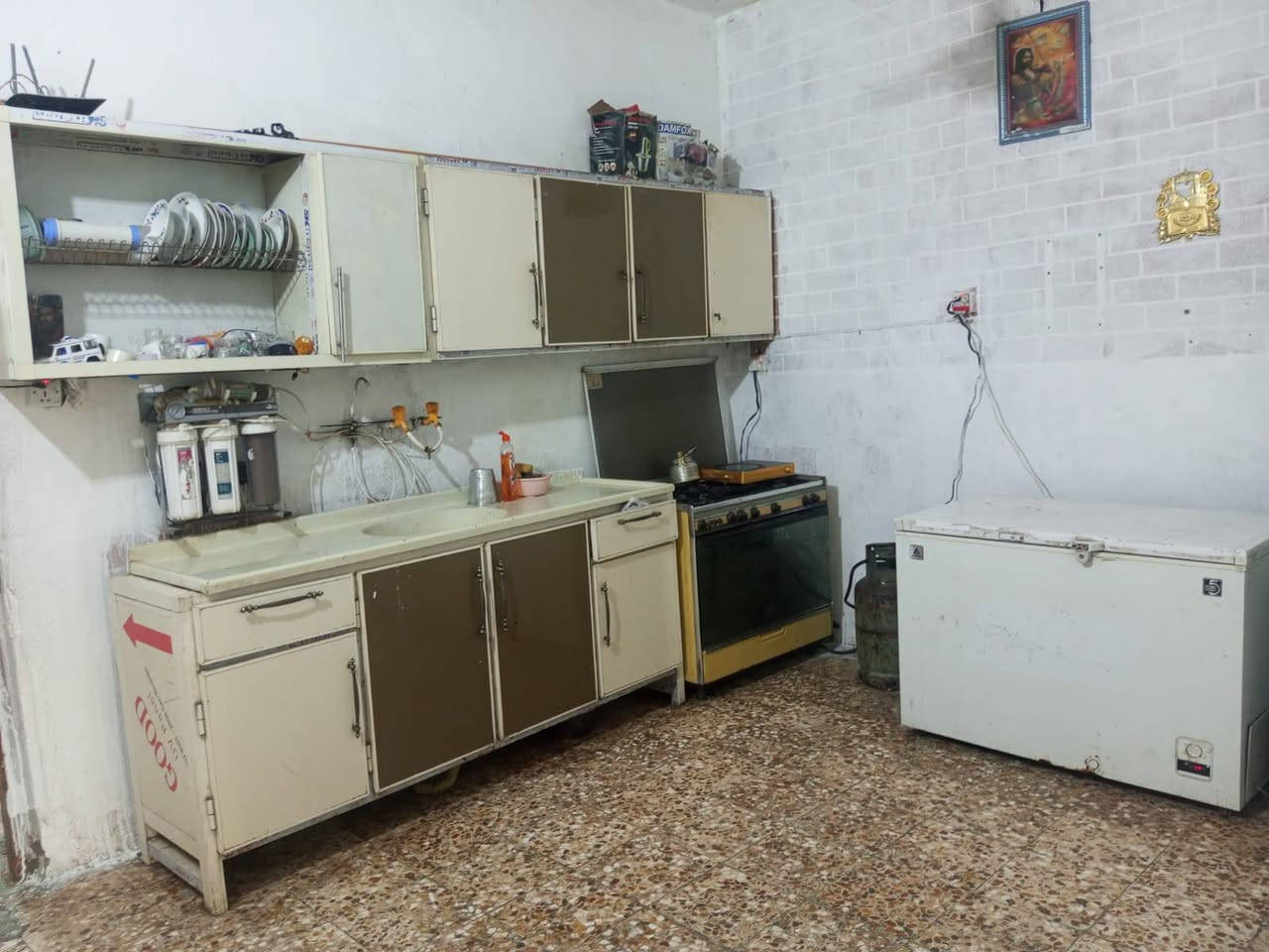 سلام عليكم
الدار البيع طابو صرف
مساحه ((100)) متر طولاني بناء عكاده
يحتوي على استقبال وصاله ومطبخ وغرفتين نوم
وصحيات داخليه وصحيات خارجيه ومنور
الماجديه سيد عاشور قرب ٤ سايدات سيد جميل
سعر البيت ((72)) وبي مجال 
استفسار اتصل ((***********)) ((***********)) 
اخوكم أبو عراق.....
