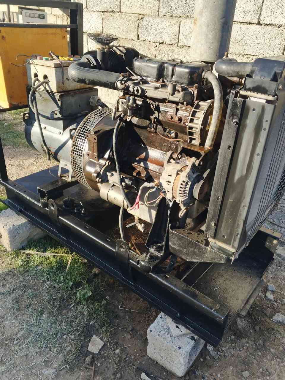 السلام عليكم عندي مولد لبيع بيركز نكليزي فوركسن 3بستم راس توليد 30كيفي حجم بستم  91ملم لاتبخير ولاتنغيص عنوان بغداد ابوغريب ***********.   ***********
