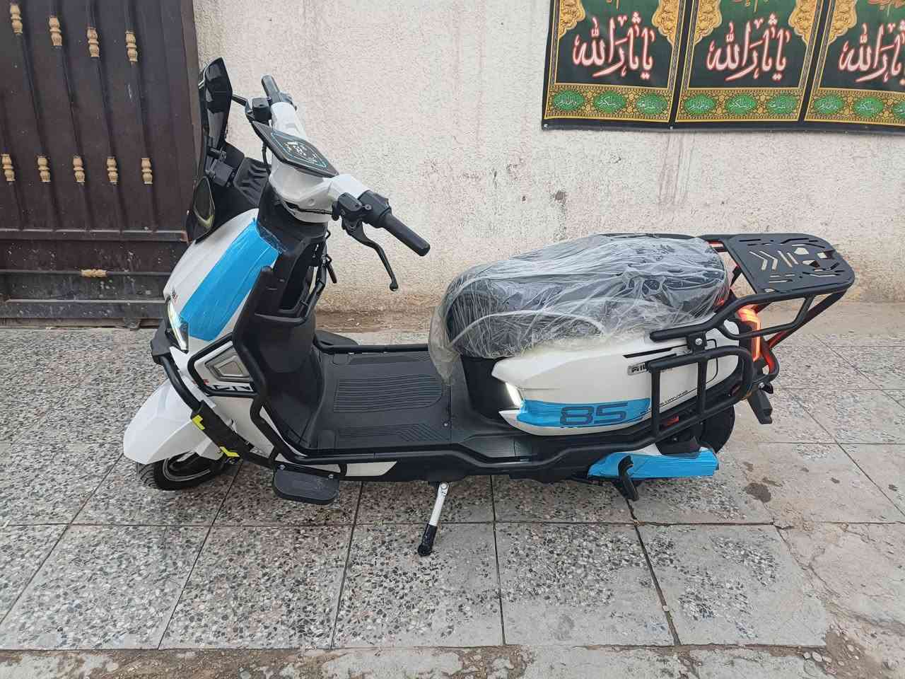 السلام عليكم صاعقه موديل 25نهايت السنة  ملف 2000سرعه85سته بطاريات دراجه بحالة ممتازة اربع سرعة بيه R بك للستفسار الاتصال *********** العنوان بغداد الدورة
