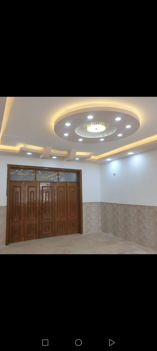 عاجل للبيع بيت طابو صرف حي السلام منطقه ال ٣٠٠ بناء درجه اولى كله مرمر جبس بورد طابقين المساحه ٢٠٠ متر خمس غرق نوم اربع حمامات يباع نقد يباع على المبادره الشراي يتصل *********** النجف الاشرف النجف, العراق
