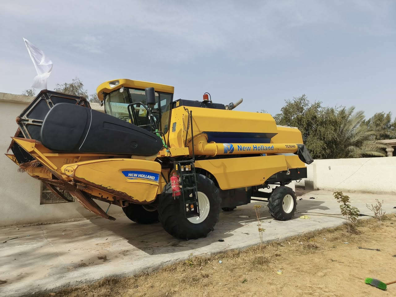 للبيع حاصده نيوهلند موديل 2020 /4050 قايش رقم سليمانية مكينه مكفوله كفاله عامه مديومه وجاهزه كبل للحصاد مشتغله 2000ساعه للاستفسار***********
