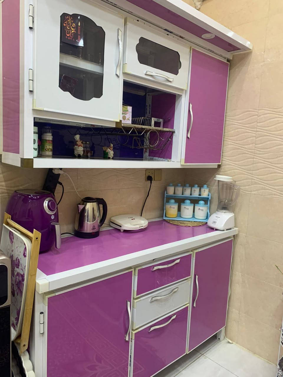 سلام عليكم كاونتر 3 قطع نضيف كلش سعره 225. وطباخ نضيف كلش سعره 150 وبيهن مجال مكاني  شط العرب الجزيره. هذ رقمي ***********
