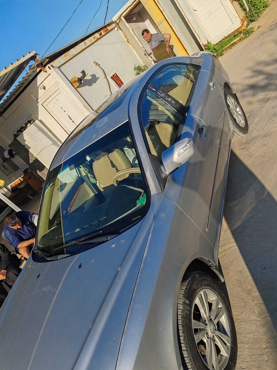 السعر المطلوب 115ورقه 
هوندا سوناتا موديل 2010 خليجي
محرك 2400 دوش 
رقم بغداد بااسمي تحويل مباشر 
تبريد ثلج السيارة فول 
فتحه تحكم استيرن ادامه كامله مسوي للسيارة دهن جديد تايرات تخم جديد دوشمه للارضيات وكشنات  وسونار مرفق مع الصور مكانها ديوانيه لشاميه او الدوز حاليا بل دوام ابو علي 
***********
