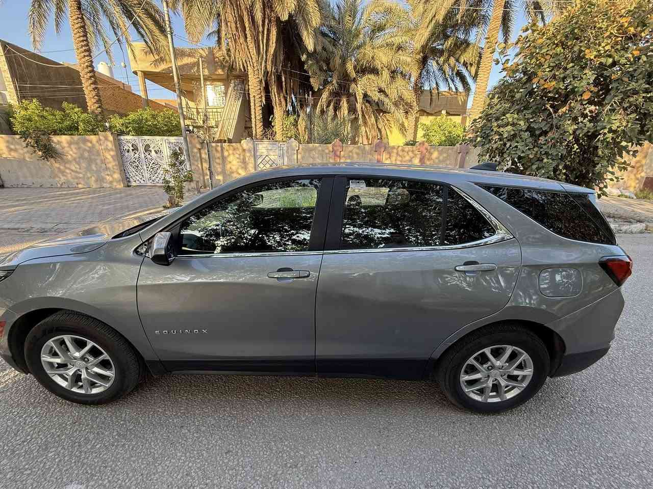 سلام عليك
 كونكس موديل 23 
بيها جاملغ خلفي وباب خلف السائق 
فئة الLt 
 مكان السيارة كربلاء 
السعر 155$
التواصل :***********
