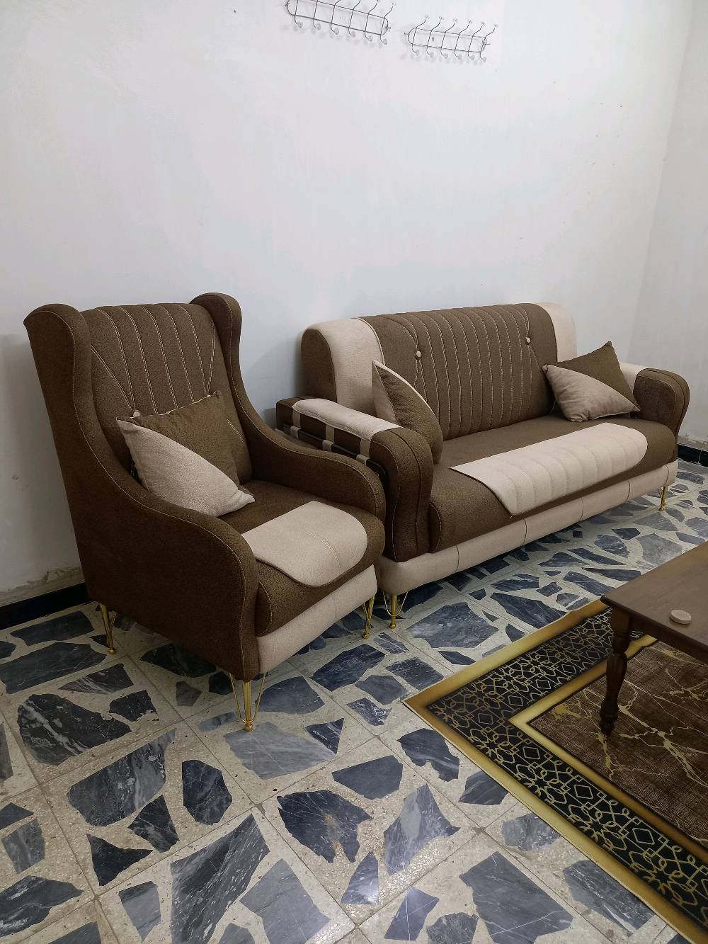 سلام عليكم غراض للبيع 

تخم تركي درجة اولى مودرن 8 مقعد 
ماخده ب مليون وربع ، قيم بل يرضي الله  

طبله خشب ثقيل رايدها ب 100 الف
 
والمبردة عطل دكم شغاله ماطور واتر بام رايده ب 100 الف

ميز بلازمه تركي درجة اولى ثقيل رايده ب 150 الف 

مرابا خشب درجة اولئ ب 75 الف 

جزامة خشب ثقيل ب 100 الف

بنكة سقف نوعية ممتازه ب 25 الف جديدة

** مكاني كويريش قرب علوة الرشيد 

رقمي : ***********