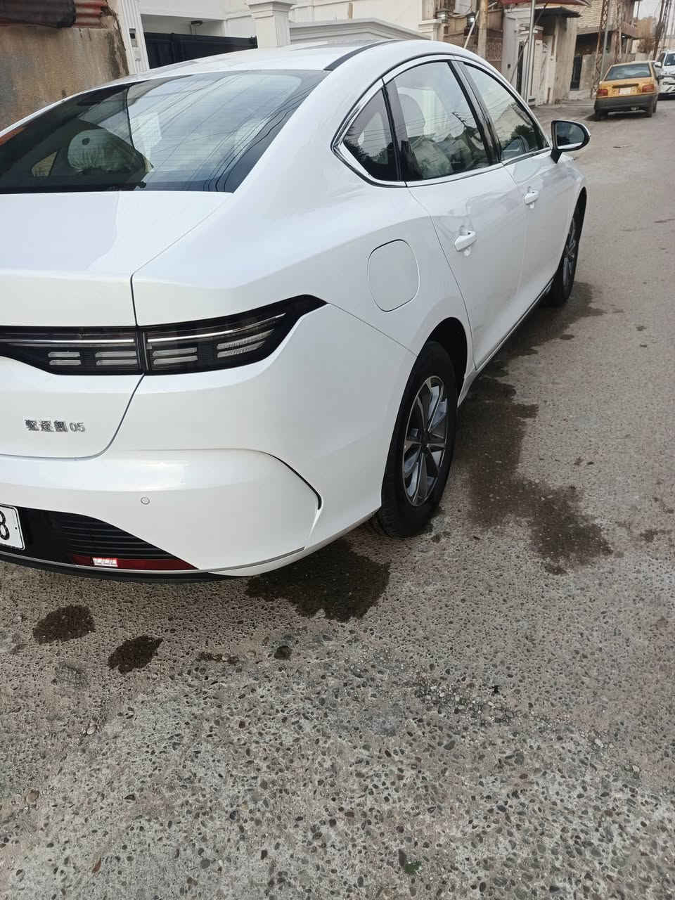 السلام عليكم
من رخصه الادمن 
دستروير BYD
مرقمه كامله باسمي كبل تحويل 
معروفه موصفات الدستروير ما يحتاج نذكر شي 
سياره بوضع الشركه 
ماشيه6000بعده زيرو 
سياره بيهه شخط بالدعاميه وبس وموضح بالصوره 
سياره خير من الله ما ناقصه شي تنصيب برامج كلشي مكمل بيهه 
السعر 18600 قفل
المكان بغداد البياع
الاستفسار ***********
