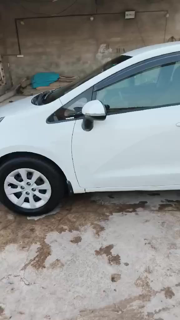 كيا ريو 2013 للبيع
مكفولة من كلشي مكينة و حدادية وكير
تخم تاير جديد 
بأسمي 
رقم نجف 
مامطلوبة 
غير متواجد ع الفيس الاتصال على الرقم 
***********
السعر ٩٠ وبي مجال
