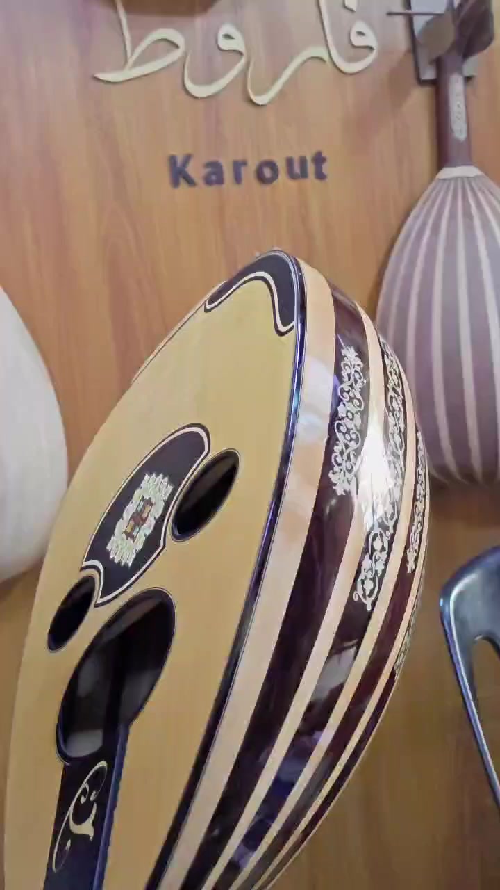 اعواد قاروط سورية دمشق
 #handcrafted #غيتار #عود_سوري #عود #oud


**إذا كنت صاحب هذا الإعلان وتريد حذفه لأي سبب، رجاءا أرسل رسالة إلى الدعم الفني**