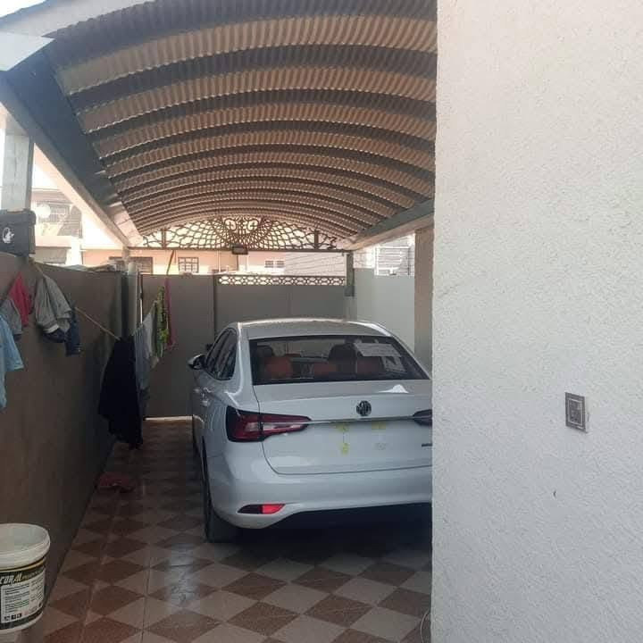 السلام عليكم دار مساحه 200متر خلف المجلس البلدي يحتوي على 3غرف و2صاله واستقبال ومطبخ و3صحيات وكراج كامل الخدمات مي وكهرباء وتبليط السعر اتصل وتدلل *********** خارج حدود الحلقي وآلاف متر تحويل من صاحب السند علمأ اني صاحب الدار
