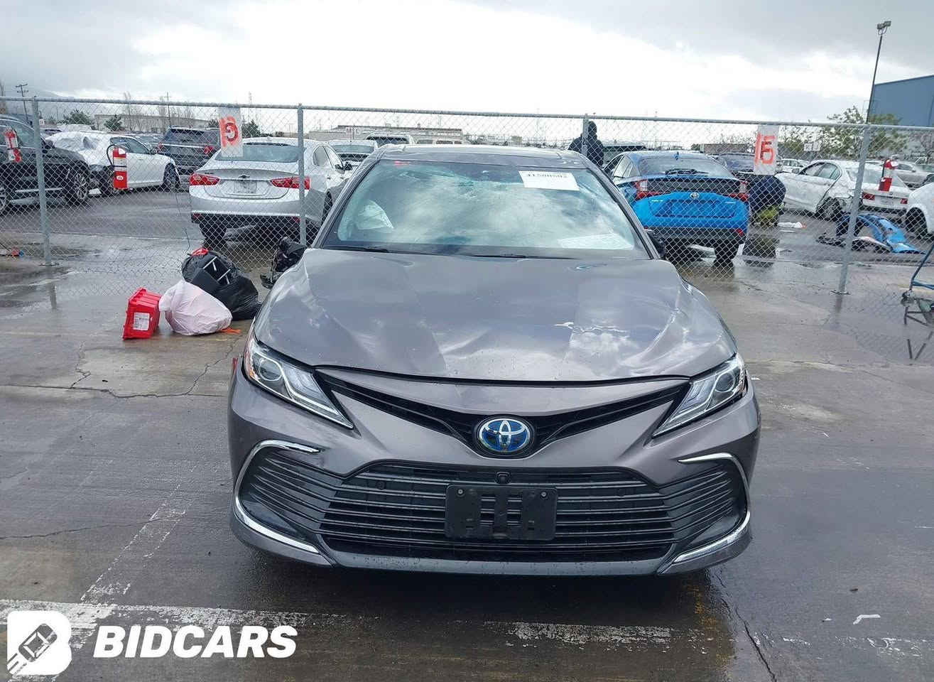 السلام عليكم 
للبيع 
كامري موديل 2024 مواصفات XLE هايبرد منفيس تترقم في جميع المحافظات ما عدا الاقليم دخول جديد ماشيه 71 الف 
صور الشاصي والضرر مرفق بالمنشور 
السعر 195 وبيها مجال 
عنوان السياره ناحيه الزاب قريه اصبيح تحتاني 
للاستفسار الاتصال على الرقم التالي 
‏‪0783 281 0292‬‏
