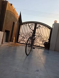 'عندي اشياء للبيع اول شي الباسكل ما بي شي بس طك طكة سعرة ب 55 وبي مجال...