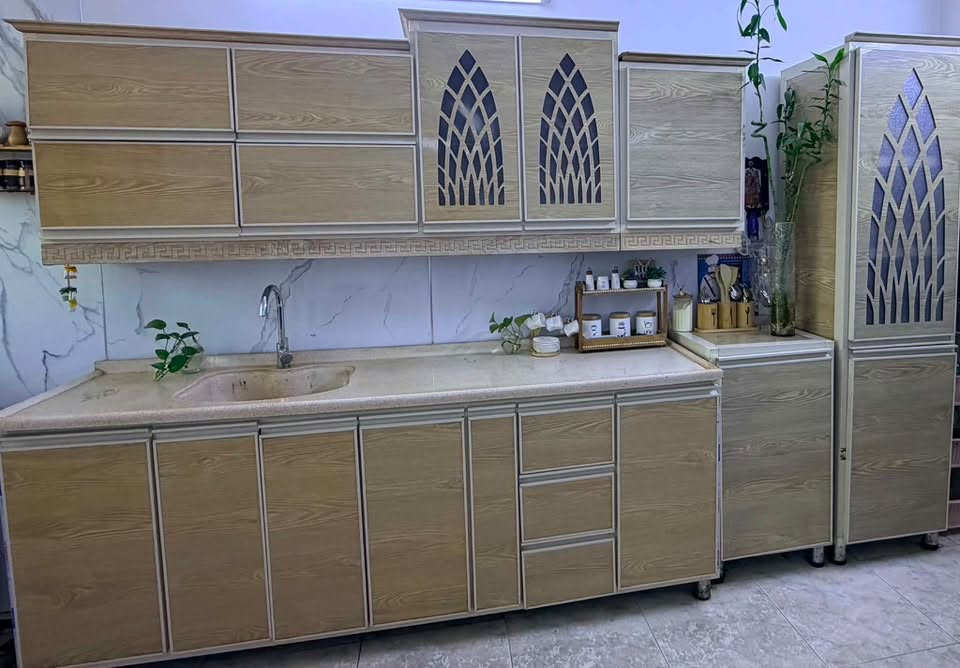 كاونتر  للبيع ألمنيوم داخل وخارج  وسطح مرمر
 نظيف جدا  قياسه ٣٤٠ متر السعر ٥٠٠بي مجال للاستفسار الاتصال على الرقم *********** 
والعنوان يرموك حي الداخليه
