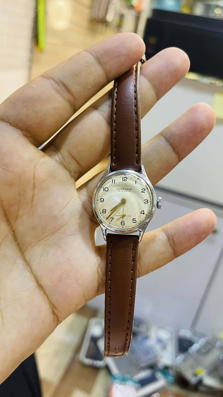 للبيع خلي سعرك بلي يرضي الله اول ساعه الماني فنتج قطر 32 نصب تكويك شغاله مضبوط الثانيه سويسري طلاء ذهب


**إذا كنت صاحب هذا الإعلان وتريد حذفه لأي سبب، رجاءا أرسل رسالة إلى الدعم الفني**