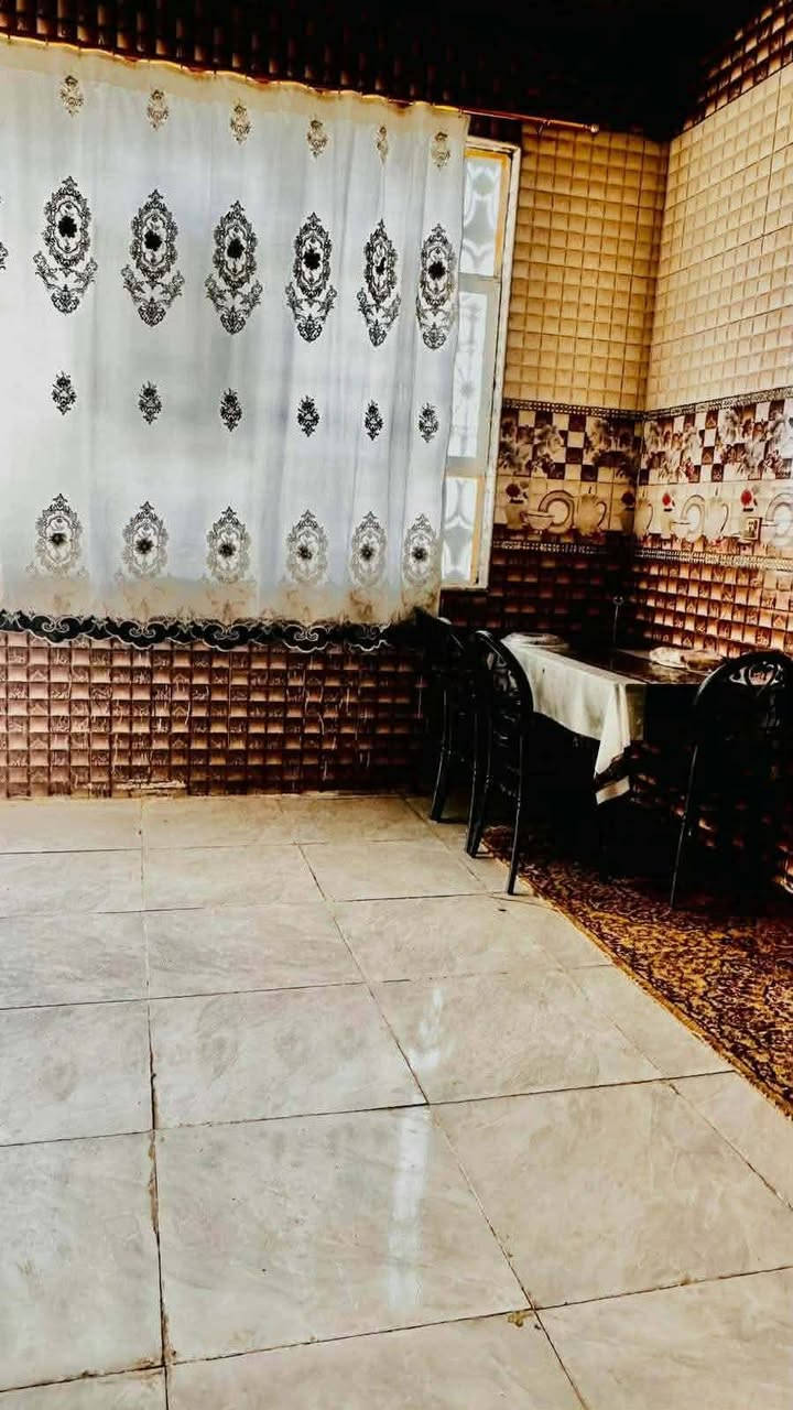 بيت للرهن🏫 مساحة200
مكان حي👈 نداء شارع قنبر علي 

(( استقبال +غرفتين +صاله جبيره +وحمام ومكشوفه +وطارمه +ومطبخ ))

السعر 20 مليون سنة وقابل للتجديد 

للاستفسار 

*********** 

***********
