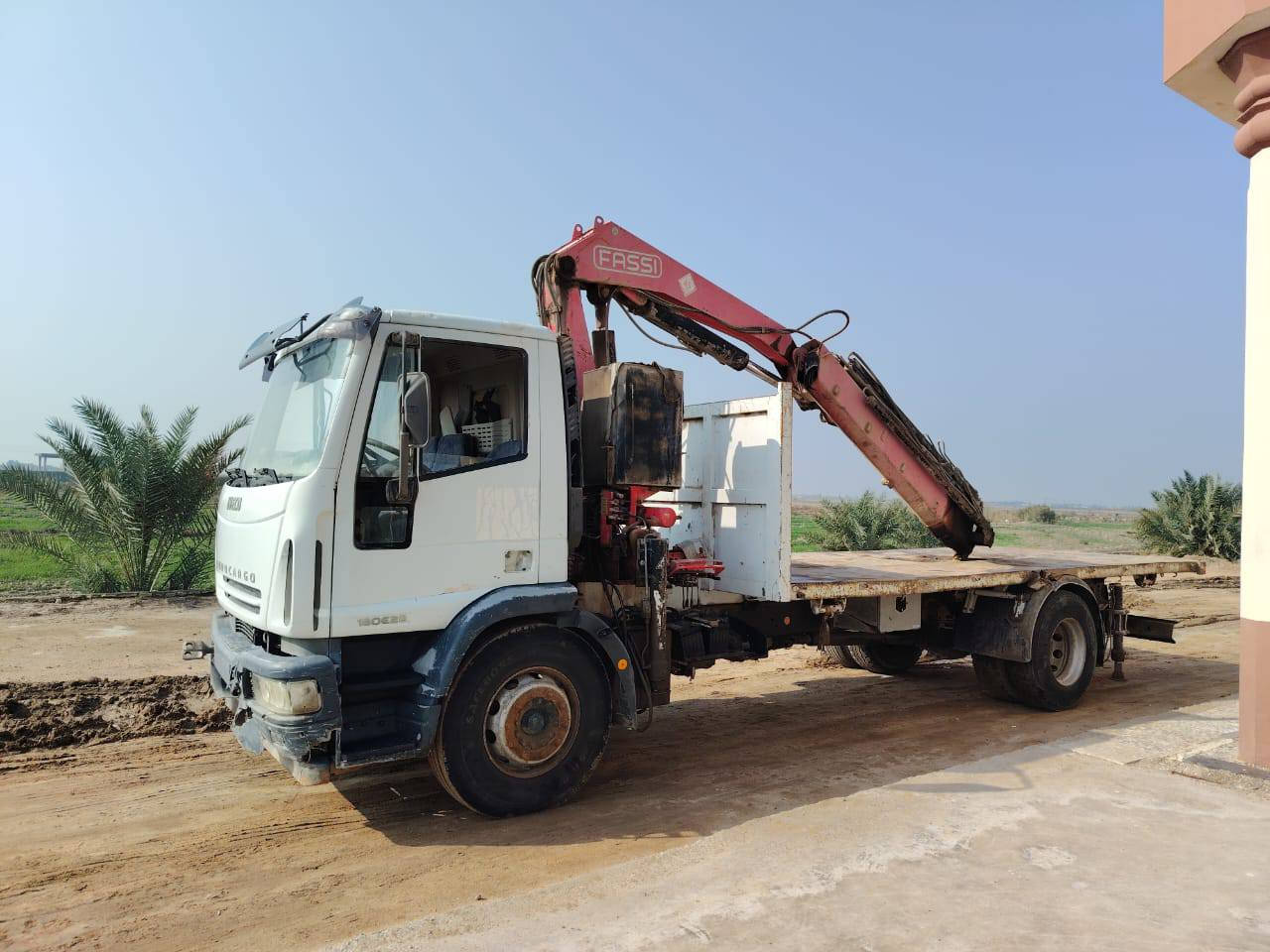 السلام عليكم
هياب للبيع 
افيكو موديل 2010كرين بلاد 
كرين FASSI خمس سلايتات هايدروليك 7طن 
كرين مكفول 
منفيس 
*********** للاستفسار
