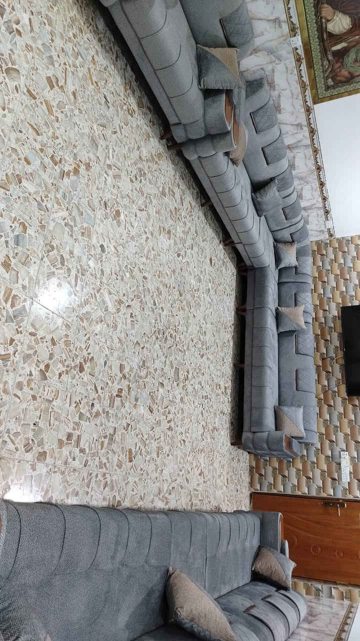 ديوان حطاطه ثقيل درجه اولى جديد عمل اليوم 
كله بلوك اسود بلاويد سمك ١٦ خالي من ال ان دي اف
سفنج مضغوط مميز أول تجي فوكاها طبقه دللوب طبي
قماشه كتان ناعم.. ابو الطبله لون رصاصي  وايت ..
القياس ١٤ متر ونص ٢٠ مقعد كورنر  تجي بيه قنفتين مفصوله مع ٢ زاويه وايضا ١٢ كوشه استفسار *********** متوفر واتساب أو مراسله الخاص
