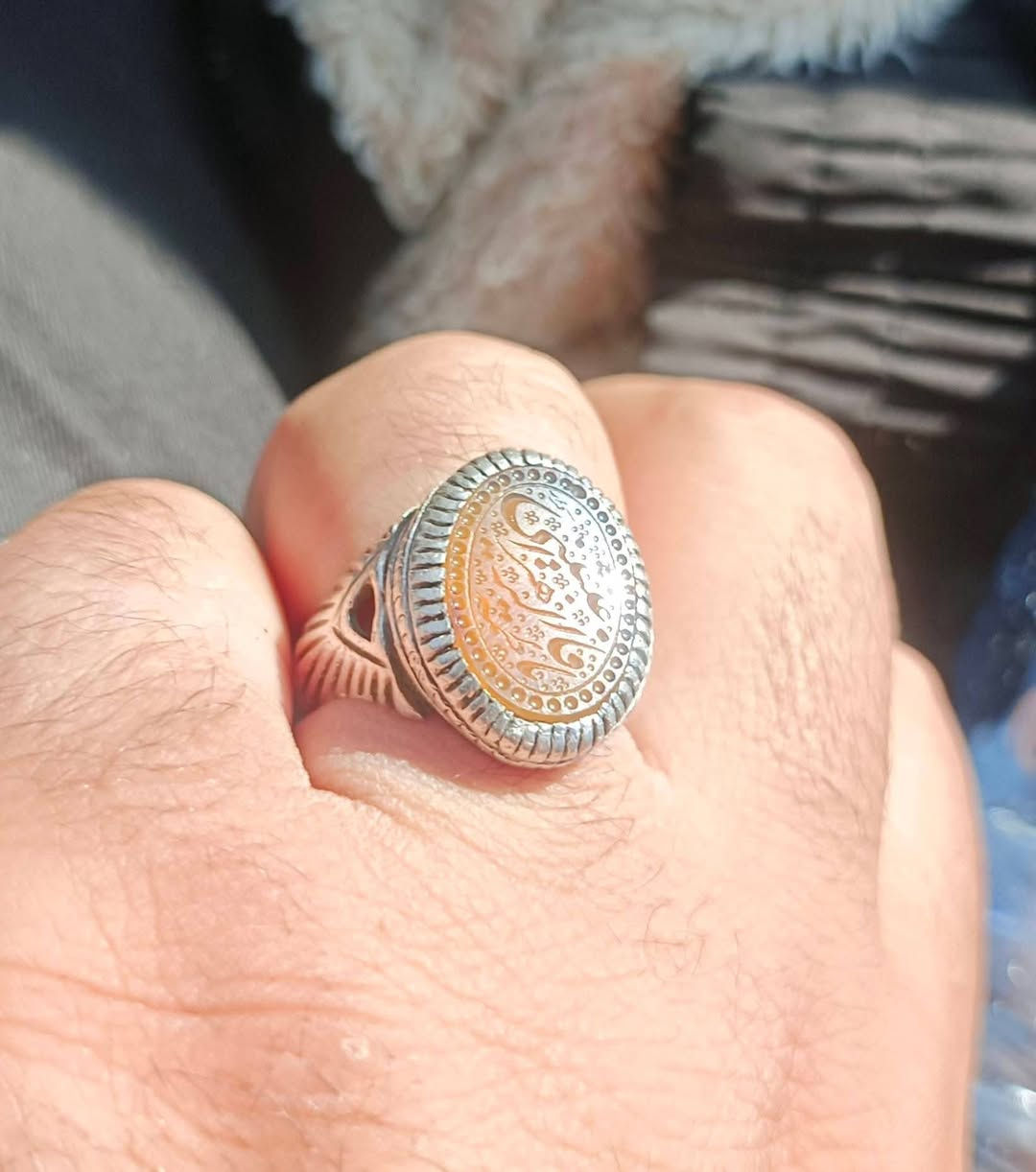 السلام عليكم يماني حر تحفة مخطوط خط احترافي موقع بأسم الخطاط (يافاطمة الزهراء اغيثيني) صياغه ثقيله سعر 70 مكان ناصريه  توصيل موجود ***********
