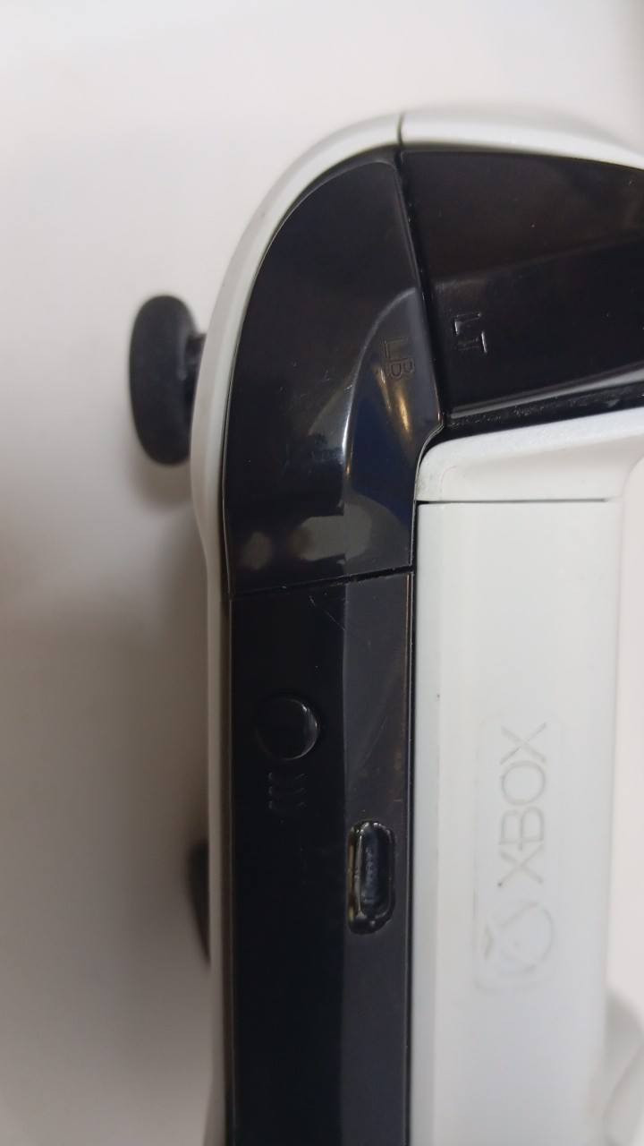 السلام عليكم  جهاز اكس بوكس وان اس  مساحة 2 T يعني الفين كيكة ومتوفر جهاز يوبي اس 850 
جهاز نضيف 

لا مفتوح ولا مصلح بس اليدة((( الLB مالهة يعلك) 

يجي ويا حساب بي كيم باس تقريبن 25 يوم 

ومنزل علي العاب 

جتي اي فايف 

وفورزة 6 

وفورزة هورايزن 5

واساسن كريد اوديسي 

وبيس 

وديزي 

ولعبة Vigor

وكلف ديوتي مدر فولد 3

ولعاب هم بس نسيت اسمهن 

 السعر الجهاز  190 

سعر اليوبي اس 35
مكاني بغداد البلديات 

رقم ***********
