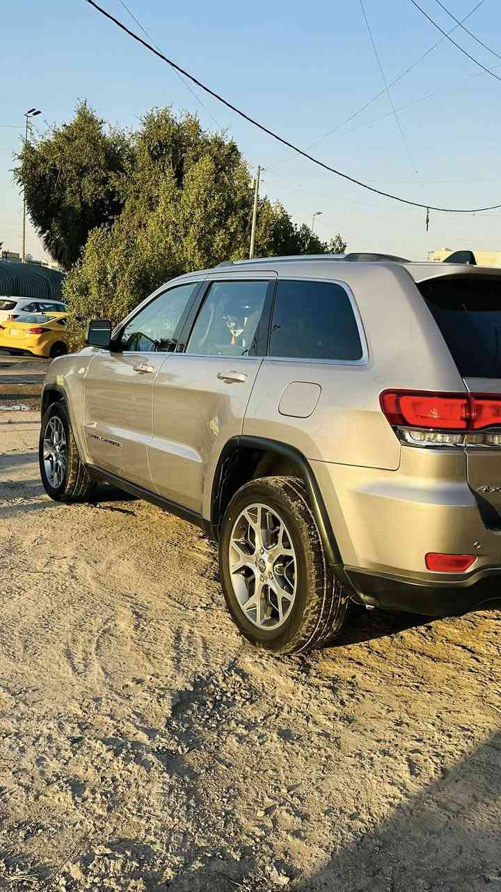 سلام عليكم 
من. رخصة ادمن 
جيب لاريدو 2020اللبيع
حادثة بنيد وجاملغ امامي جهة الصدر سحب شاصي بسيط جدا
سياره ماشيه 50الف مايل 
بصمه +تشغيل على بعد +حساس امامي وخلفي
شاشة +كشن سائق كهربائي +حساسات مراي
سعر -225الف$شدتين وخمس وعشرين دولار 
الاستفسار:***********
