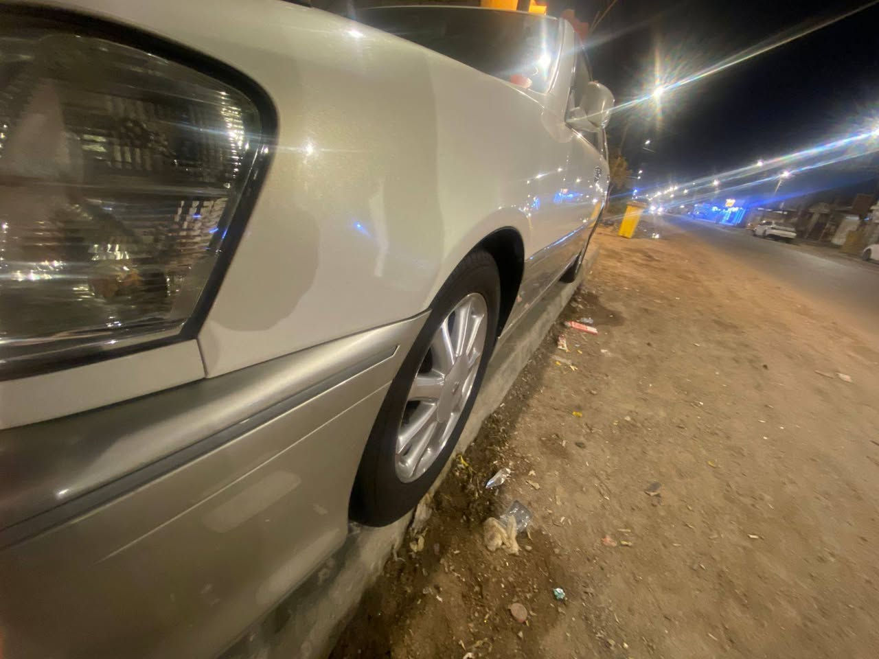 السلام عليكم للبيع موديل ٢٠٠٣ كفاله عامه جديده كلش رقم بصره قرار ٤٨ تسجيل جديد بس بس وكاله عامه فقط ماكو تحويل سياره اخت الزيرو سنويه لحد سنه ٢٨ حاضر للوكالة مكاني بصره معقل ***********بصره اتصال فقط سياره بالكارتون ديفور الزغير تخم تايرات تبريد
