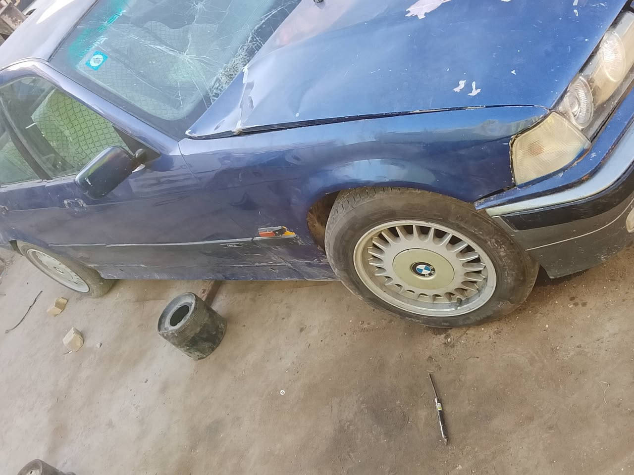 السلام عليكم بي ام للبيع سياره تصغير سياره رقم جديد مكينه ياباني تخنتاير لا يسجنون تبريد اكسن قفل موديل 92 سنويه جديده عنوان البصره جسر خالد. ***********
