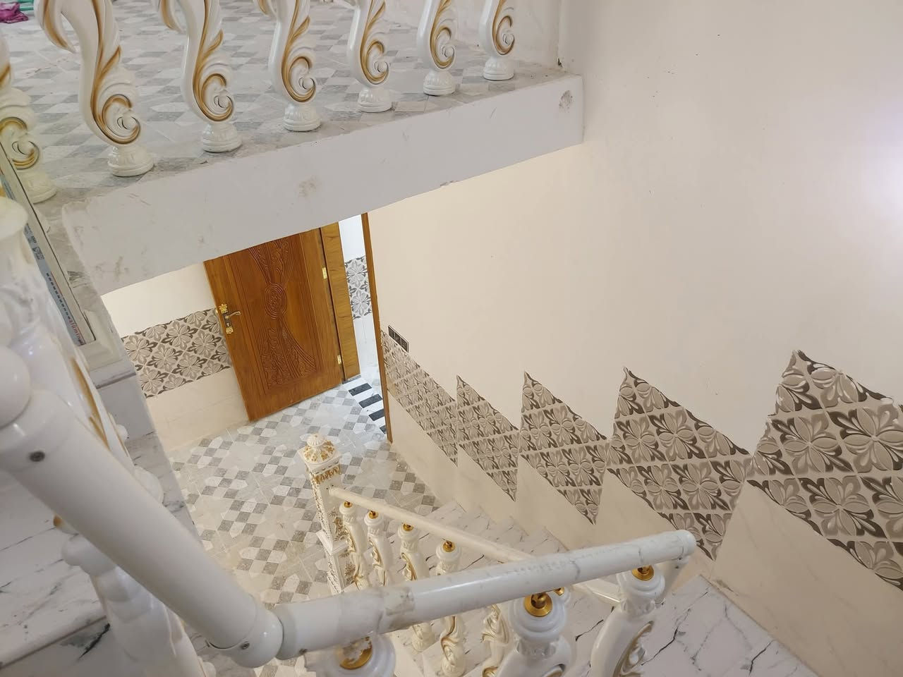 بيت 🏠 للبيع مساحه 50متر طابق ونص مجمع ذالفقار سكني قرب سيد اسماعيل سند 25قرار محكمه السعر 53مليون 
اتصل ***********
