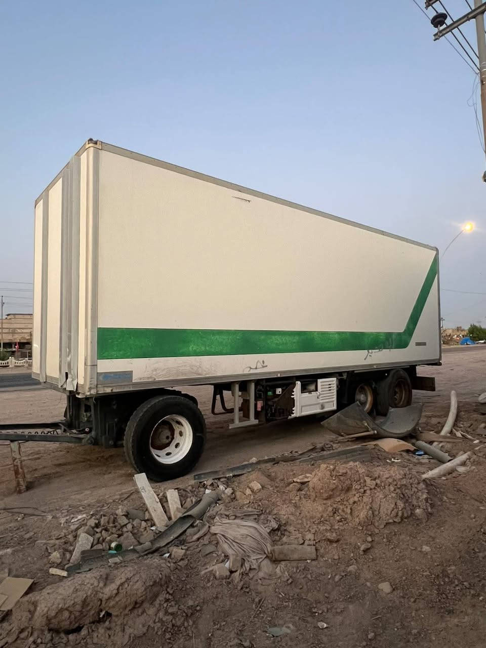 مقطورا للبيع رتفاع290 طول8،50 الستفسارالتصال عل رقم***********
