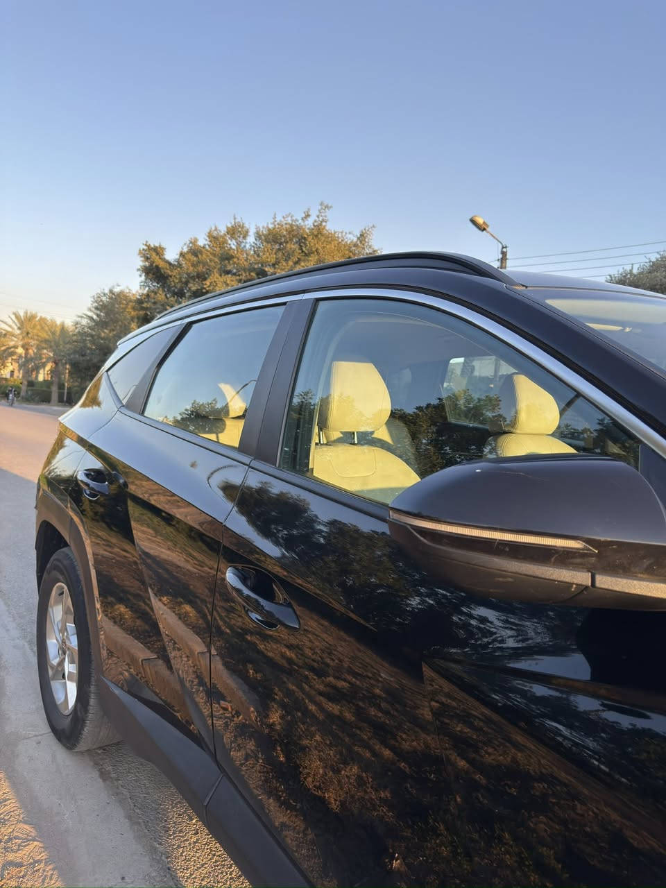 توسان للبيع موديل ٢٢ أمريكي لون اسود حادث فقط قبق جنطه ومبدل نفس اللون بيهه بارد الجاملغ الخلفي كد شبرين
البجم كبس والداخل كله شركه بدون ارباك لغد شاصي براكيت كله شركه 
رقم بغداد الإنكليزي الجديد وسنويه جديده 
داخل جلد ابيض ملكي 
محرك 4 / 2500👍
بصمة أبواب +تشغيل 
تشغيل عن بعد 
نظام ترحيب عند اقترب 🍒
لايت وسكن زونون led بلادي
بك لايت متصل لد كامل 🍒
كامره دواره ٣٦٠ 
اشاير بالمري 🍒
شاشه لمس نفكيشن GPS ونظام خرائط اندرويد كار بلي 
رادار أمامي وخلفي وجوانب نقطه عمياء ⚠️🚘
اتو هولد دكمه 🟥
تبريد وضع شركه أمامي وخلفي 
تحديد مسار ⬆️
مانع تصادم 🚫
كشنات والستيرن تدفئه 📛
تبريد ثلج أمامي وخلفي وضع شركه 👍
فول تحكم استيرن 
قياده ذاتيه  🚘
وضعيات قياده  اسبورت وسمارت وايكو
مانع انزلاق ABS
هوك سحب مع الجهاز كامل
منافذ شحن 
سعر 180 وبيها مجال بسيط 
استفسار 
***********
