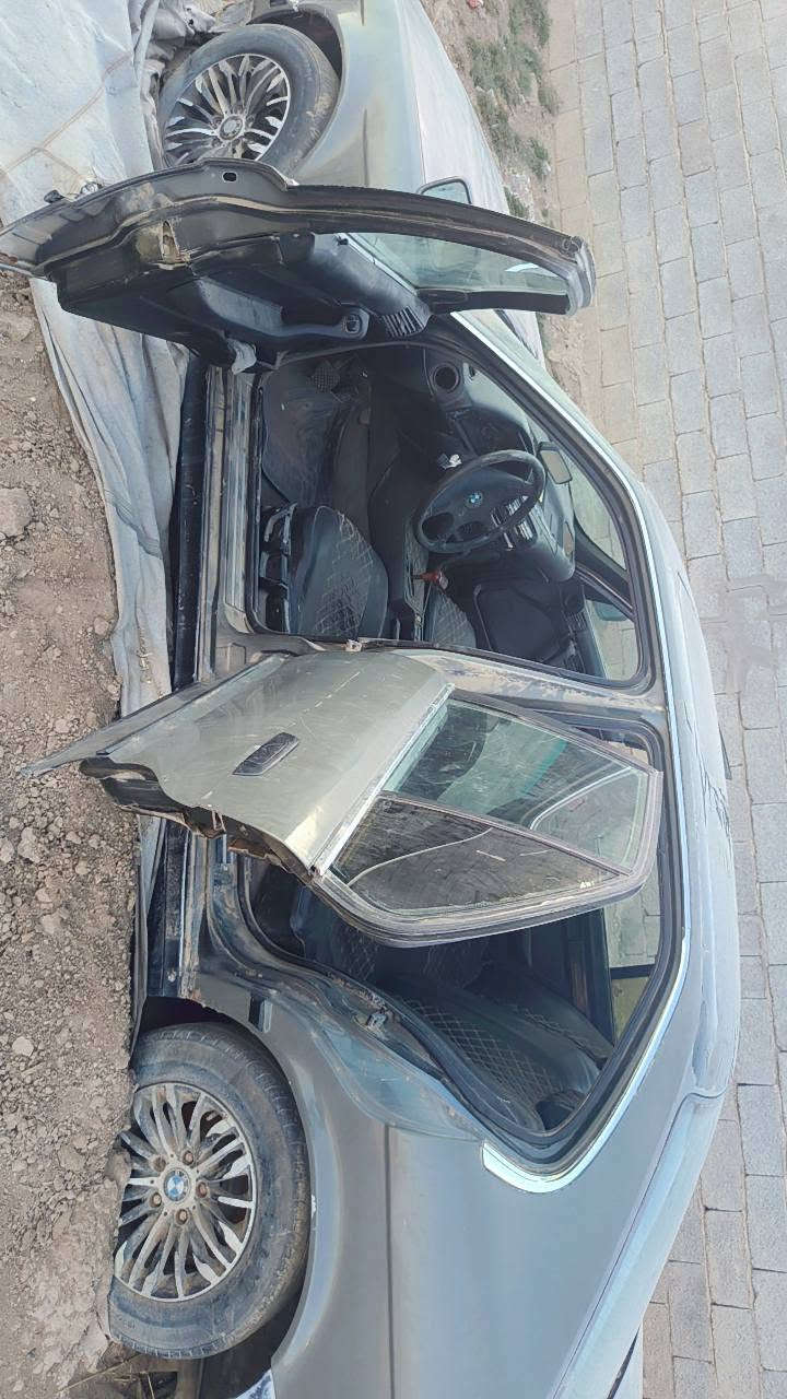 سياره بي ام موديل 88 رقم بغداد سنويه 2026 محرك توه منزل لها لسياره متروكه صار هوايه صاحبها طلع اسمه بلجيش وتركها لسعر مناسب للستفسار الاتصال على ***********
