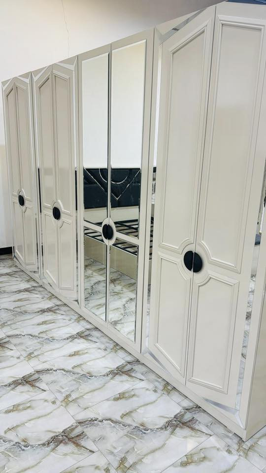 غرفة نوم كاملة للبيع ✨

تتكون من : 
سرير وكنتور وملحق وكومديات 
ومراية طولانيه وميز تواليت وطابوريه ومجرات

للأستفسار على الواتساب رسائل فقط :
***********
