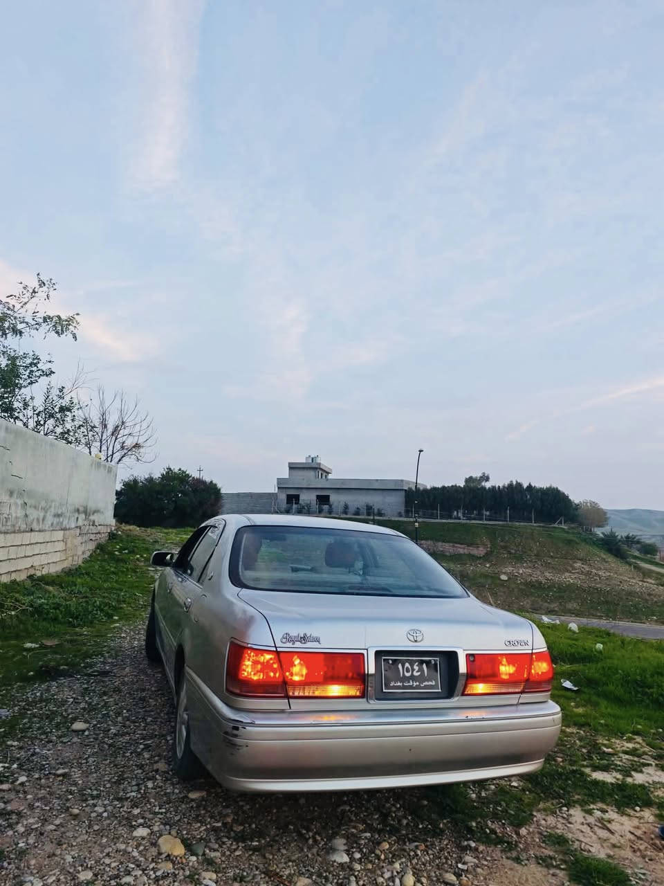 مەلیکەی مووس ناوزەرد
مەکینەبچوکی دیفۆڕ 

یەک پارچە بۆیاخی هەیە
کۆدی بۆ کراوە
بۆ فرۆشتن گۆڕینەوەیش دەکەم 

***********
