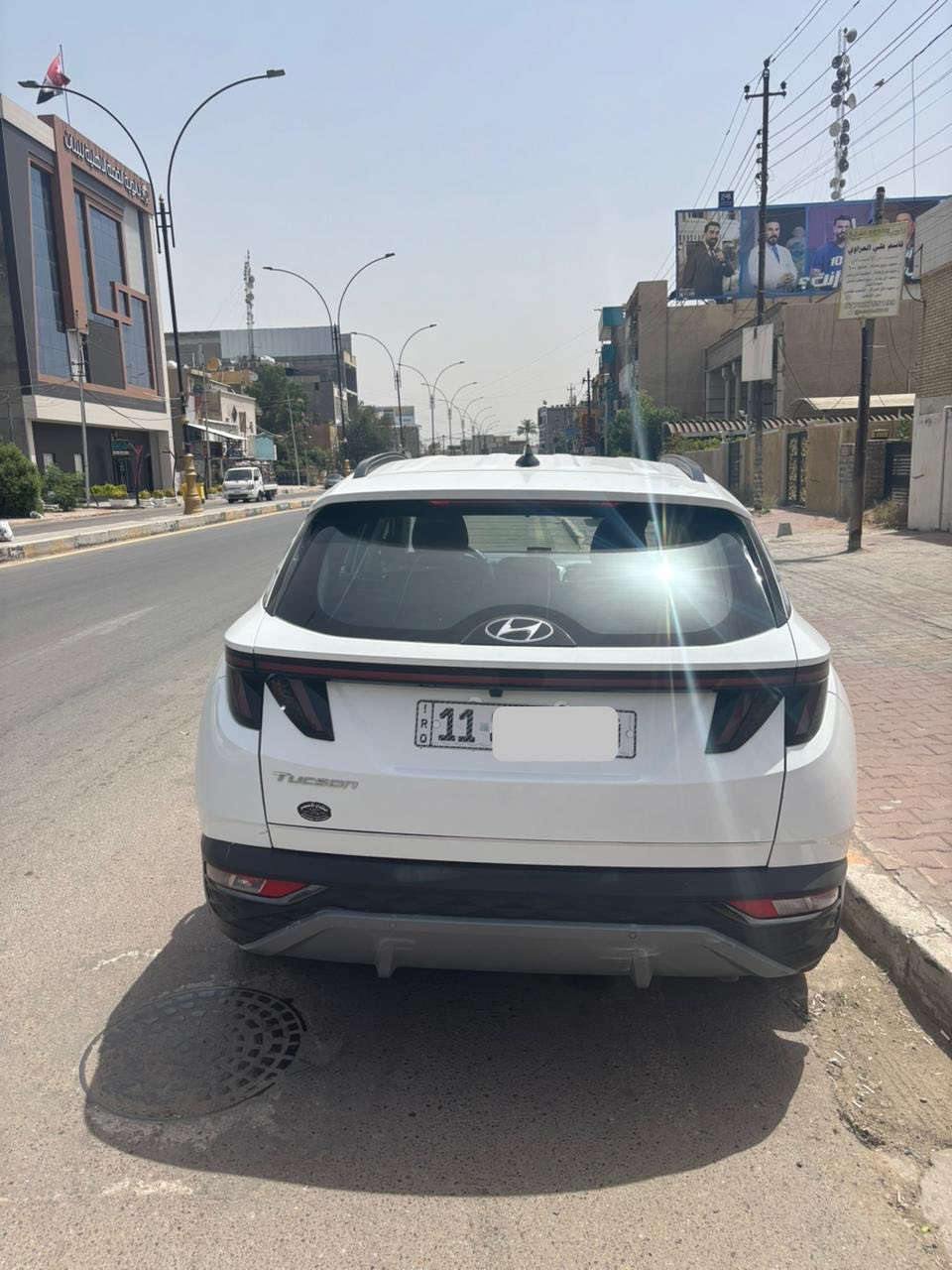 السلام عليكم توسان موديل 2023 خليجي محرك حجم 2000 تبريد قطعتين بيه تصليح بسيط بدنة خلفية رقم بغداد بسمي مشروع وطني تحويل مباشر 
المواصفات
شاشه ديجتال 
كامرة خلفية 
تبريد خلفي
تشغيل بصمة   
تشغيل عن بعد
سايد بريك دگمة   
اوتو هولد
بك لايت LED
كروس سرعه
مري شفط 
كراسي كهرباء
بردات ابواب خلفية 
حساسات امامية + خلفية 
انارة ترحيب
شاحن موبايل واير ليس  
اشاير بالمري والمري شفط
سيارة جديدة رقم بغداد باسمي السعر 195 مجال بسيط مكان السيارة الصليخ للاتصال ***********
