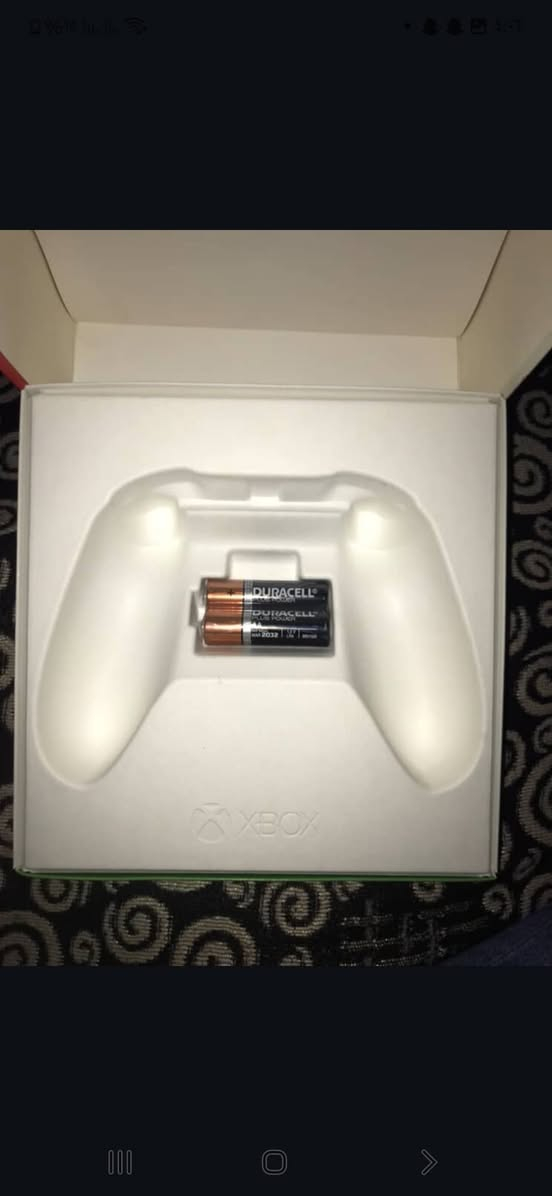 يدة اكس بوكس للبيع كونترول اكس بوكس للبيع اوبن بوكس بس مطلعه من كارتون ابد ممستخدمه جتي هدية للبيع علق يجيك السعر يوجد توصيل


**إذا كنت صاحب هذا الإعلان وتريد حذفه لأي سبب، رجاءا أرسل رسالة إلى الدعم الفني**