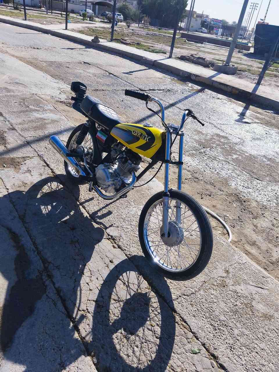 سلام عليكم
دراجه للبيع شاصي ١٥  ارشا احمد شهاب 
اوراق اصولي مكينه سيجي بس ولفات 
نضافه شوفت عينك عايزه نواقص بسيطه 
مكاني ديوانيه مركز وبخدمه الشراي 
***********
