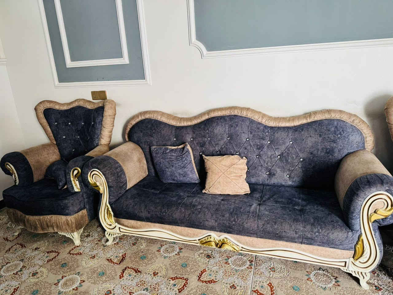 بغداد مدينه الصدر
تخم عشر مقاعد تسكام نظافة جيده السعر ؛550
رقم الهاتف ***********
