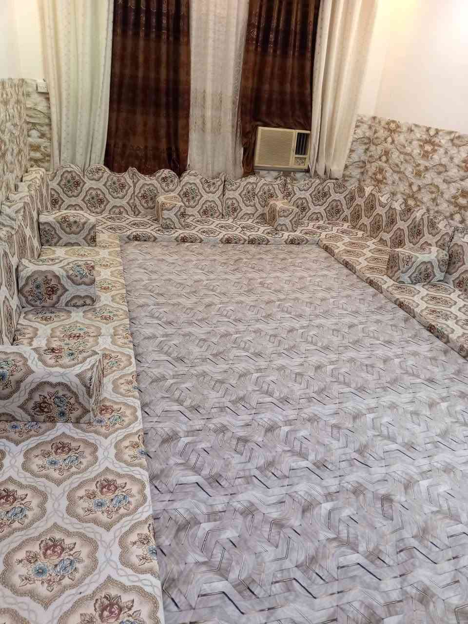 ديوان كويتي مستخدم قليل 14متر للاستفسار على رقم او واتساب ***********
